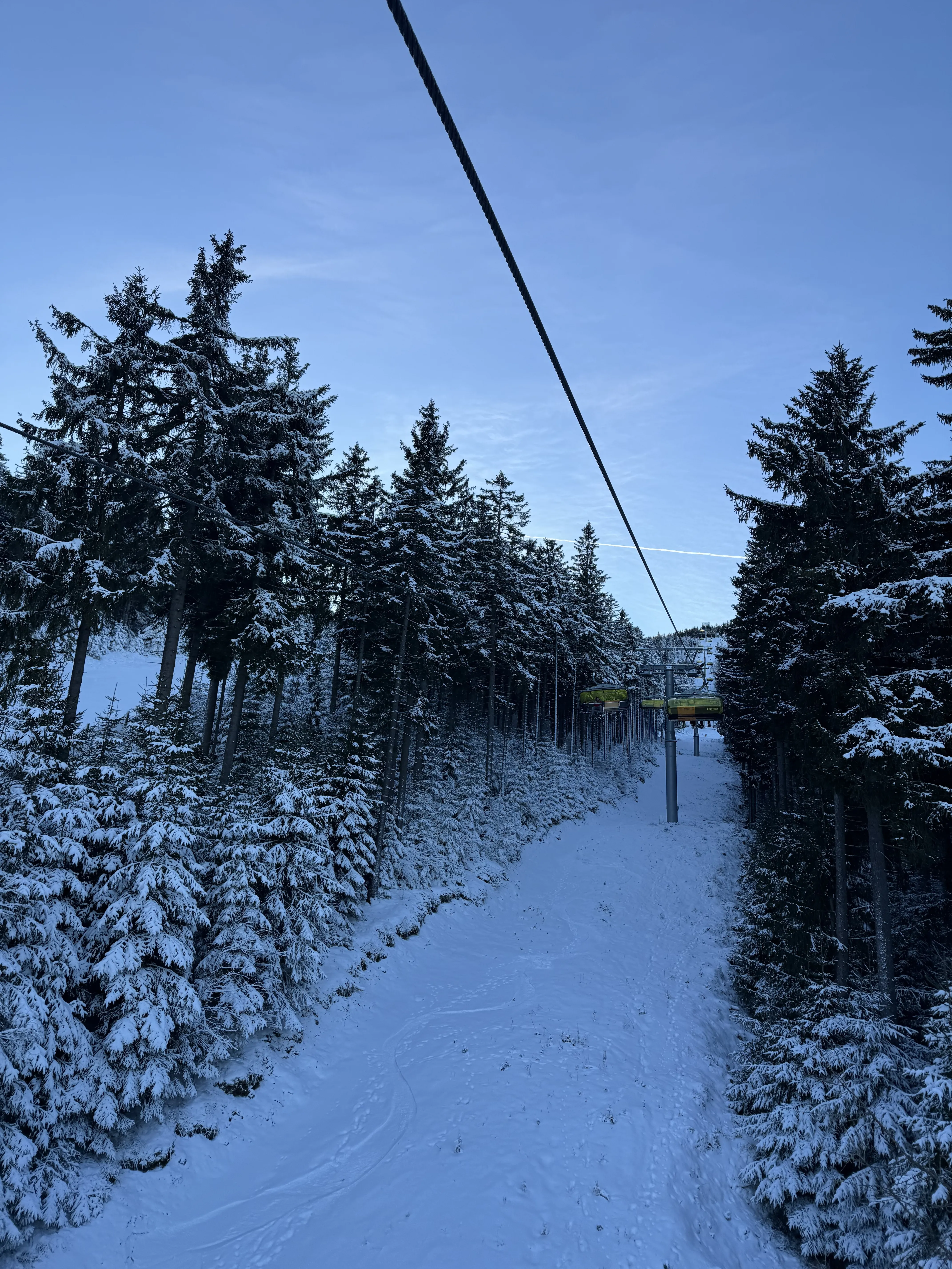 czarna góra tapeta